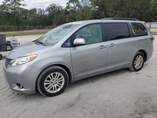 Photo 1 from auction – 2017 TOYOTA SIENNA XLE with VIN 5TDYZ3DC1HS853000