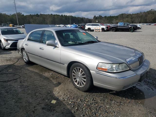Photo 4 from auction – 2004 LINCOLN TOWN CAR E with VIN 1LNHM81WX4Y633715