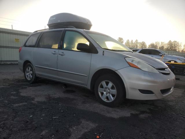 Foto 4 de la subasta – 2010 TOYOTA SIENNA CE con VIN 5TDKK4CC8AS331908