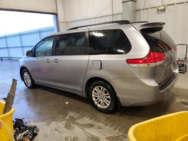 Photo 2 from auction – 2013 TOYOTA SIENNA XLE with VIN 5TDYK3DC2DS391397