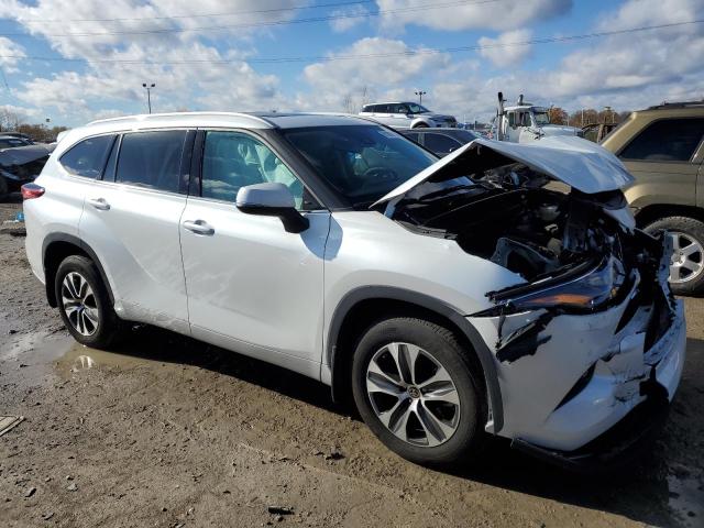 Photo 4 from auction – 2022 TOYOTA HIGHLANDER with VIN 5TDGZRBH6NS592262