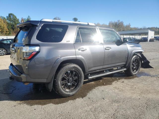 Photo 3 from auction – 2018 TOYOTA 4RUNNER SR with VIN JTEZU5JR6J5171101