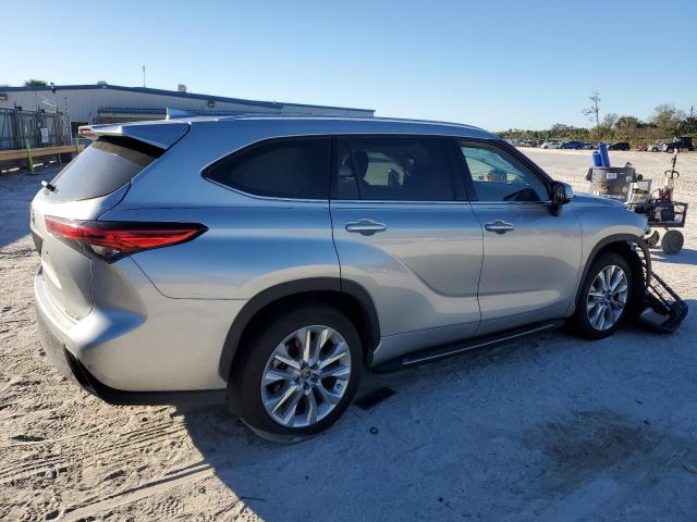 Photo 3 from auction – 2022 TOYOTA HIGHLANDER with VIN 5TDYZRAH9NS109451