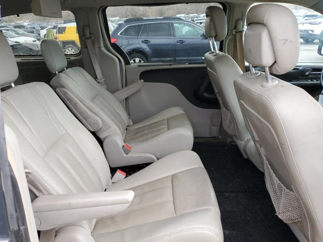 Photo 11 from auction – 2015 CHRYSLER TOWN & COU with VIN 2C4RC1BG3FR596346