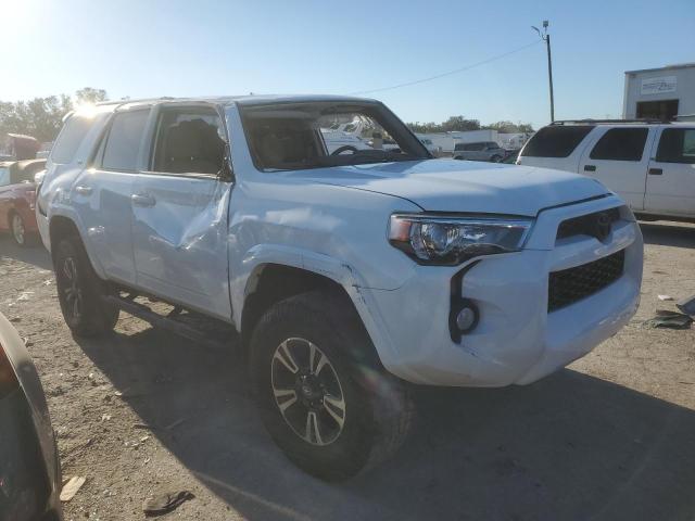 Photo 4 from auction – 2019 TOYOTA 4RUNNER SR with VIN JTEZU5JR1K5197333