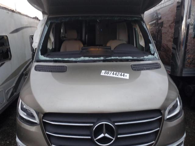 Photo 9 from auction – 2022 WINNEBAGO SPRINTER 3 with VIN W1X8E33Y1ME207044
