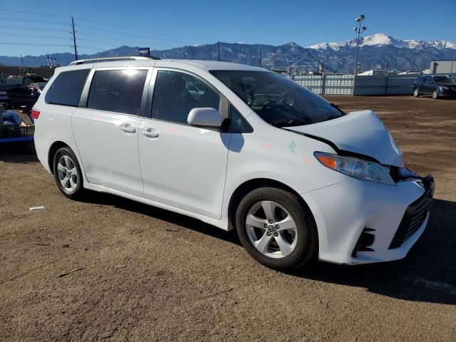 Photo 4 from auction – 2018 TOYOTA SIENNA LE with VIN 5TDKZ3DC7JS903894