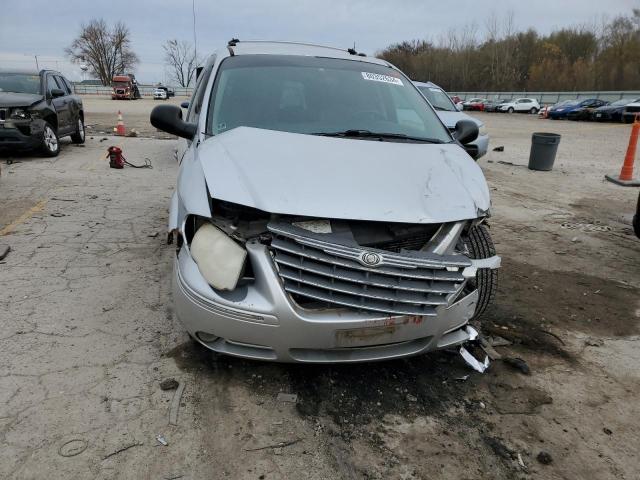 Photo 5 from auction – 2005 CHRYSLER TOWN & COU with VIN 2C8GP64L75R376255