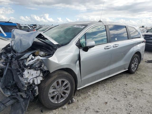 Photo 1 from auction – 2024 TOYOTA SIENNA LE with VIN 5TDKRKEC2RS202958
