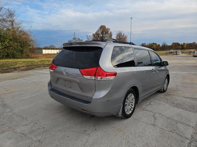 Photo 4 from auction – 2013 TOYOTA SIENNA XLE with VIN 5TDYK3DC7DS314086