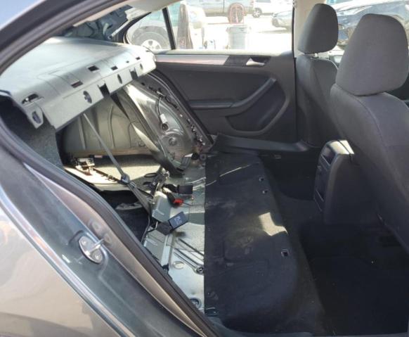 Photo 10 from auction – 2018 VOLKSWAGEN JETTA S with VIN 3VW2B7AJ8JM206858