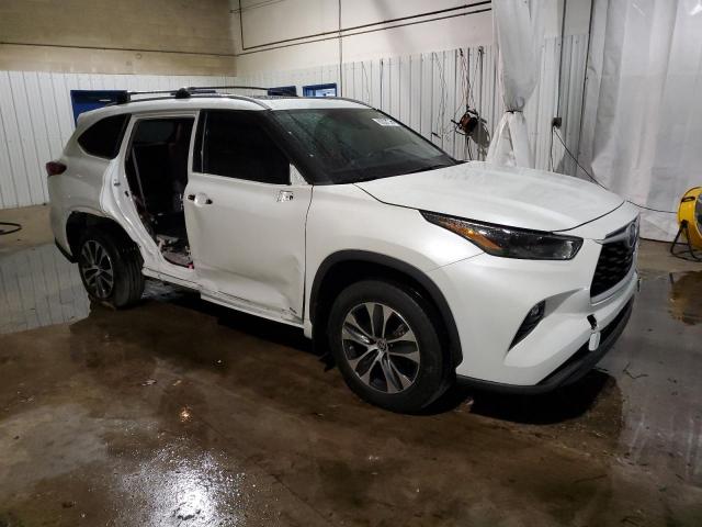 Photo 4 from auction – 2022 TOYOTA HIGHLANDER with VIN 5TDGBRCH4NS549235