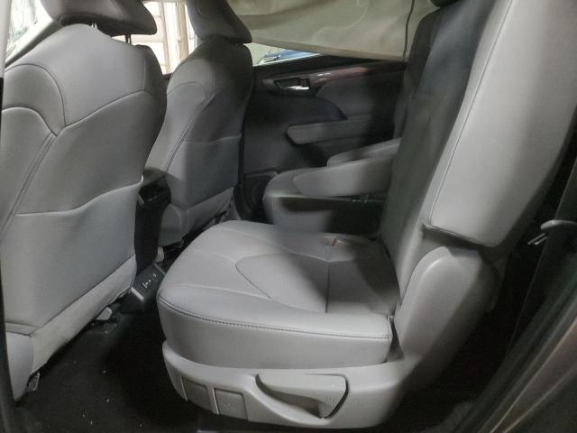 Photo 11 from auction – 2022 TOYOTA HIGHLANDER with VIN 5TDDZRBH4NS563233