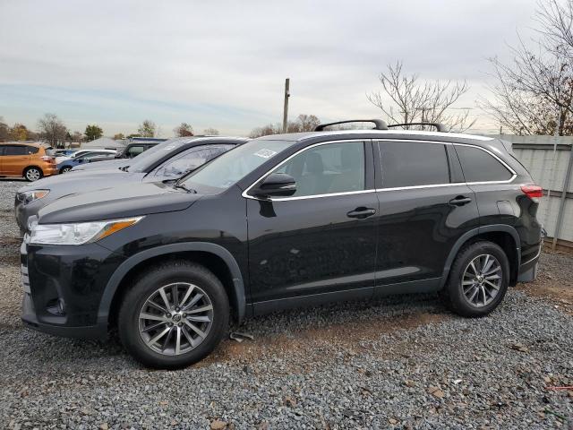 TOYOTA HIGHLANDER 2019 with VIN 5TDJZRFH6KS587378 - Photo from auction