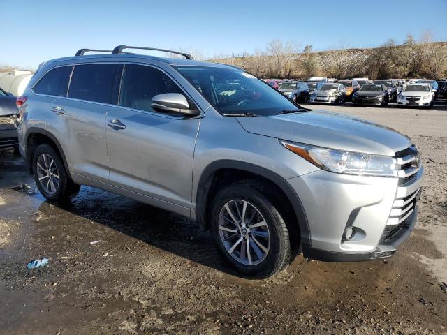 Photo 4 from auction – 2018 TOYOTA HIGHLANDER with VIN 5TDJZRFH9JS532096