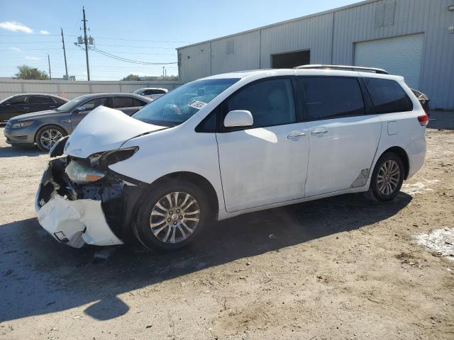 Photo 1 from auction – 2011 TOYOTA SIENNA XLE with VIN 5TDYK3DC4BS019671