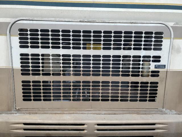 Photo 7 from auction – 1999 FREIGHTLINER FLEETWOOD with VIN 4UZ6XFBC7XCB49402
