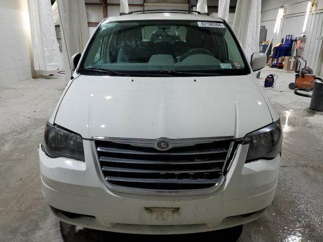 Photo 5 from auction – 2010 CHRYSLER TOWN & COU with VIN 2A4RR5D11AR266495