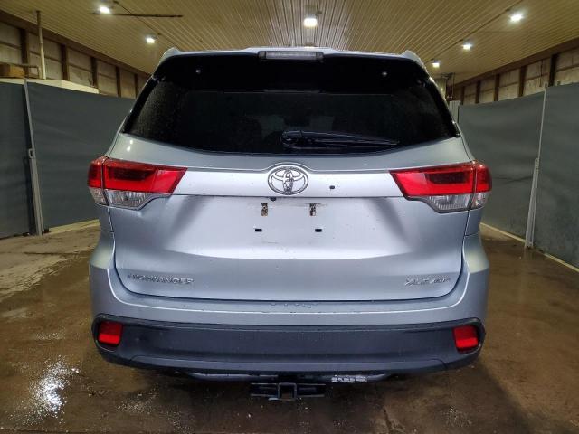 Photo 6 from auction – 2018 TOYOTA HIGHLANDER with VIN 5TDJZRFH3JS540193
