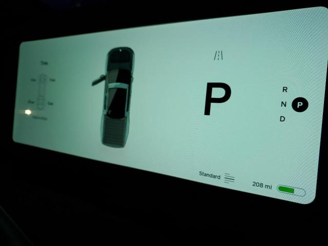 Photo 9 from auction – 2022 RIVIAN R1T ADVENT with VIN 7FCTGAAA2NN012726