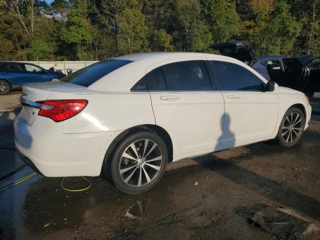 Photo 3 from auction – 2013 CHRYSLER 200 LIMITE with VIN 1C3CCBCG9DN674301