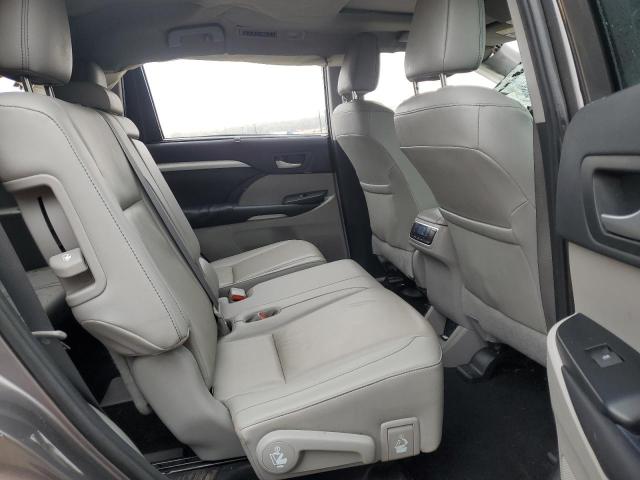 Photo 11 from auction – 2019 TOYOTA HIGHLANDER with VIN 5TDJGRFH8KS066037
