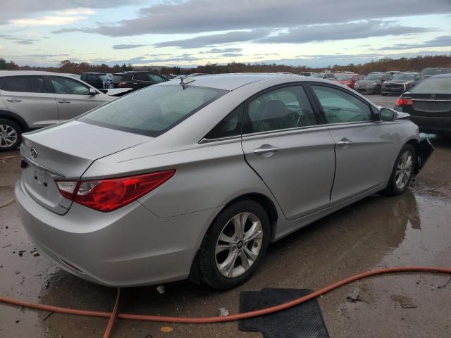 Photo 3 from auction – 2013 HYUNDAI SONATA SE with VIN 5NPEC4AC2DH543775