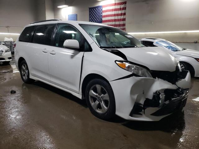Photo 4 from auction – 2018 TOYOTA SIENNA LE with VIN 5TDKZ3DC0JS939443