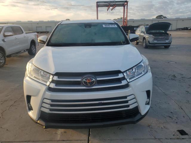 Photo 5 from auction – 2018 TOYOTA HIGHLANDER with VIN 5TDZZRFH9JS281891