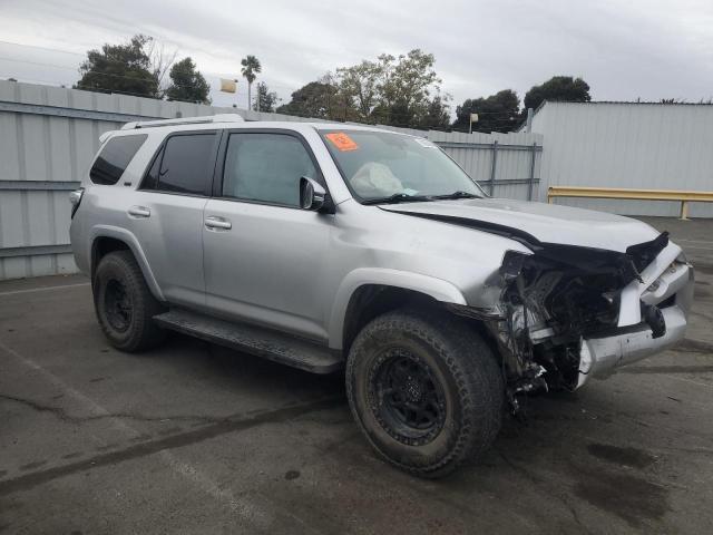 Photo 4 from auction – 2016 TOYOTA 4RUNNER SR with VIN JTEZU5JR9G5127053