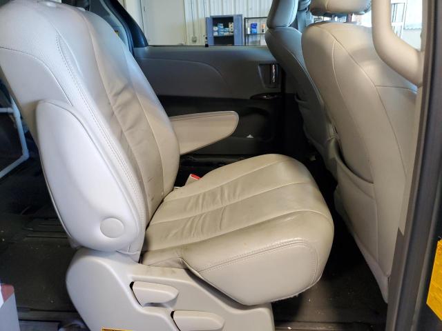 Photo 11 from auction – 2011 TOYOTA SIENNA XLE with VIN 5TDYK3DC6BS099328