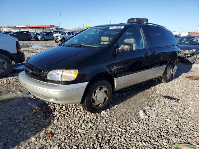 TOYOTA SIENNA LE 2000 with VIN 4T3ZF13C8YU207597 - Photo from auction