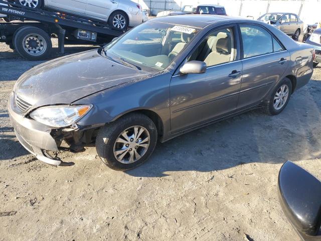 TOYOTA CAMRY LE 2005 with VIN 4T1BF32K35U596255 - Photo from auction