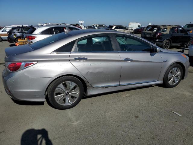 Photo 3 from auction – 2013 HYUNDAI SONATA HYB with VIN KMHEC4A43DA092500