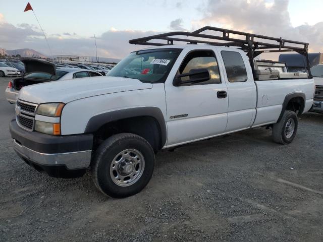 CHEVROLET SILVERADO 2006 with VIN 1GCHC29U26E138517 - Photo from auction