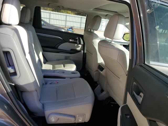 Photo 11 from auction – 2018 TOYOTA HIGHLANDER with VIN 5TDYZRFH8JS264477