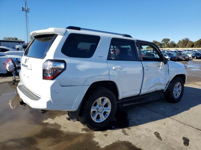 Photo 3 from auction – 2024 TOYOTA 4RUNNER SR with VIN JTEEU5JR0R5314960