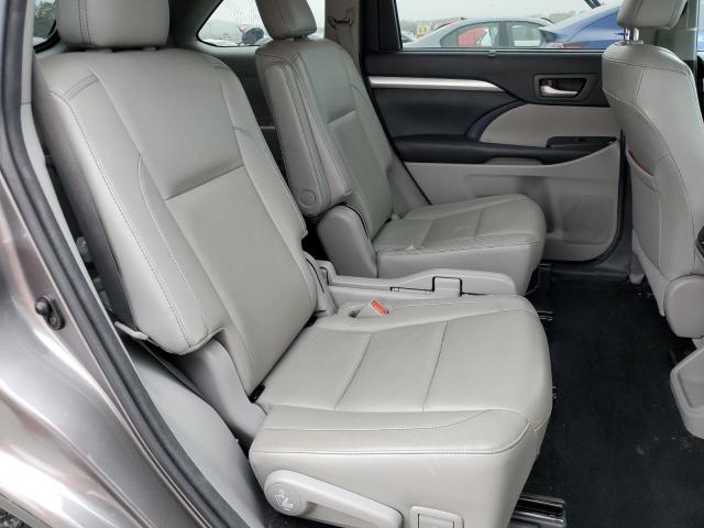 Photo 11 from auction – 2017 TOYOTA HIGHLANDER with VIN 5TDJZRFH1HS417373