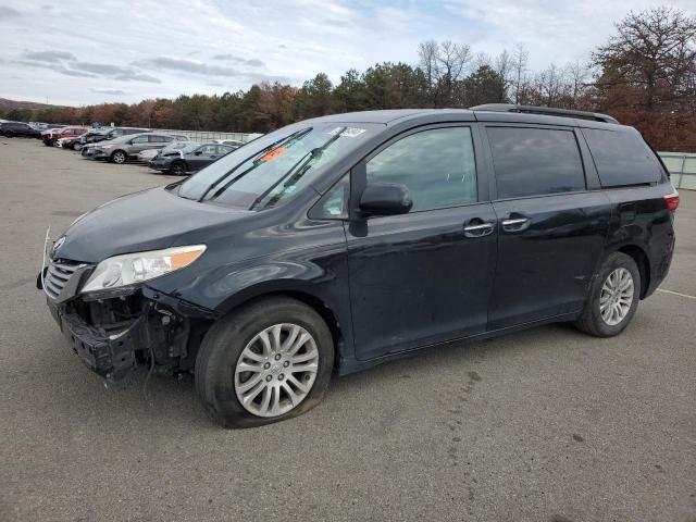 Photo 1 from auction – 2017 TOYOTA SIENNA XLE with VIN 5TDYZ3DC8HS888892