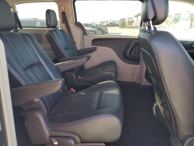 Photo 11 from auction – 2016 CHRYSLER TOWN & COU with VIN 2C4RC1BG6GR295121