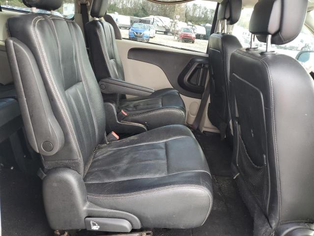 Photo 11 from auction – 2015 CHRYSLER TOWN & COU with VIN 2C4RC1BG2FR588058