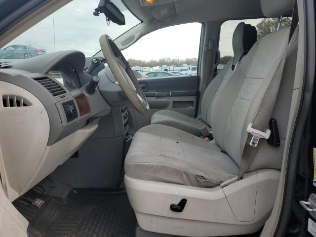 Photo 7 from auction – 2010 CHRYSLER TOWN & COU with VIN 2A4RR2D18AR450296