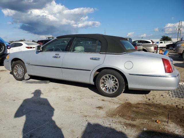 Photo 2 from auction – 2000 LINCOLN TOWN CAR with VIN 1LNHM82WXYY790780