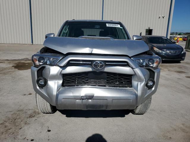 Photo 5 from auction – 2024 TOYOTA 4RUNNER SR with VIN JTERU5JRXR6263799
