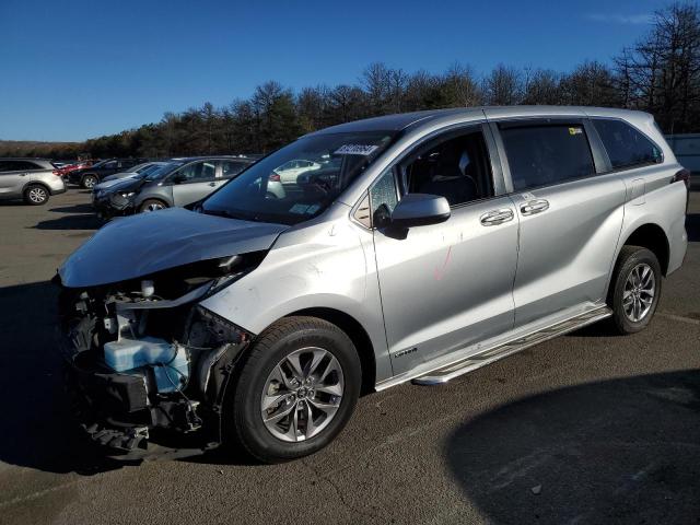 Photo 1 from auction – 2021 TOYOTA SIENNA LE with VIN 5TDKRKEC4MS044518