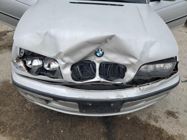 Photo 11 from auction – 2000 BMW 323 IT with VIN WBAAR3340YJM02162