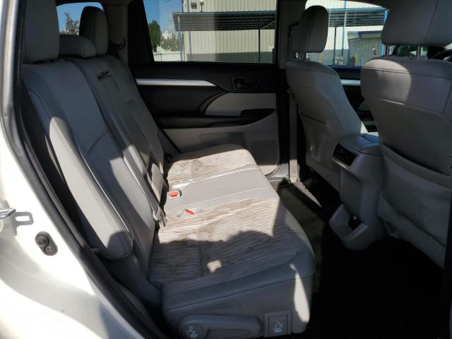 Photo 11 from auction – 2016 TOYOTA HIGHLANDER with VIN 5TDBKRFH0GS281325