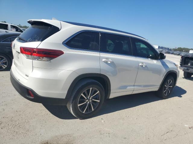 Photo 3 from auction – 2018 TOYOTA HIGHLANDER with VIN 5TDKZRFH9JS527842