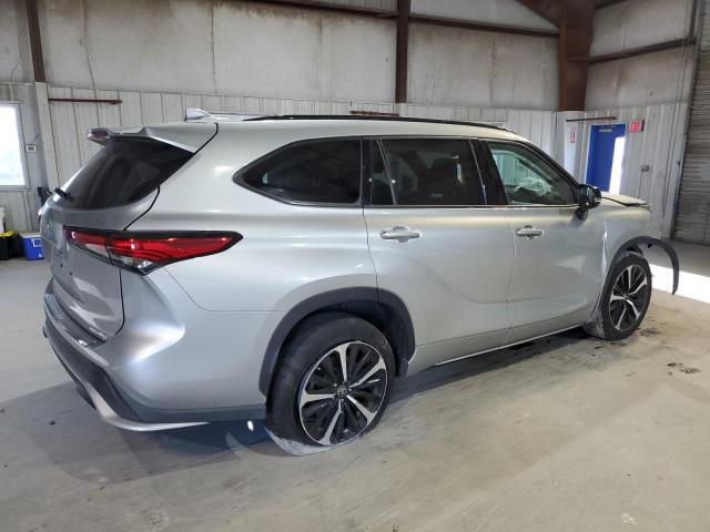 Photo 3 from auction – 2022 TOYOTA HIGHLANDER with VIN 5TDJZRBH7NS163041