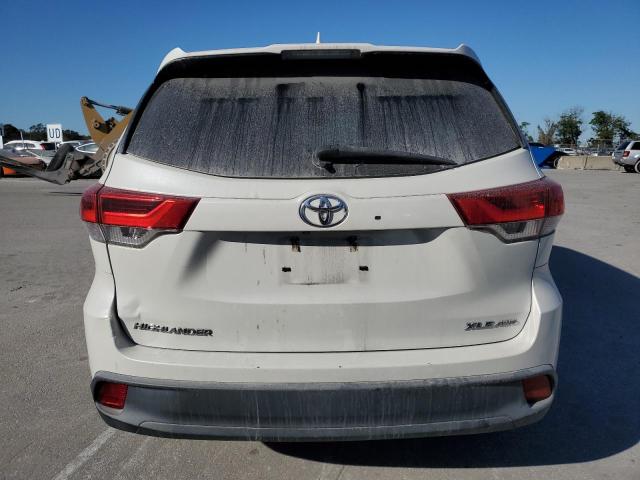 Photo 6 from auction – 2018 TOYOTA HIGHLANDER with VIN 5TDJZRFH6JS545503